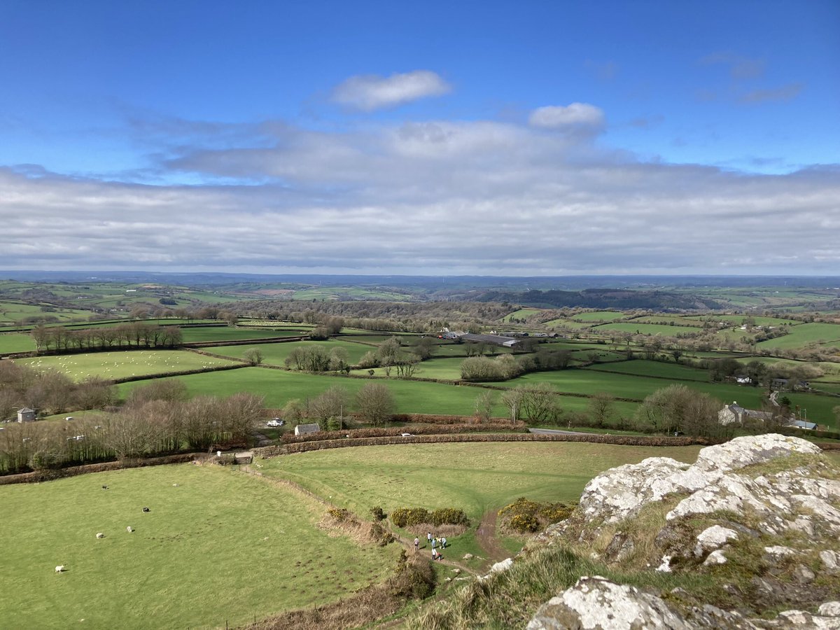 michellerybob's tweet photo. Dartmoor and the sea in the same day! #devonknows #heavenindevon #ThePhotoHour #StormHour @BBCDevon @bbcweather #dartmoor #lovedevon #April https://t.co/R5tQDSdOOt