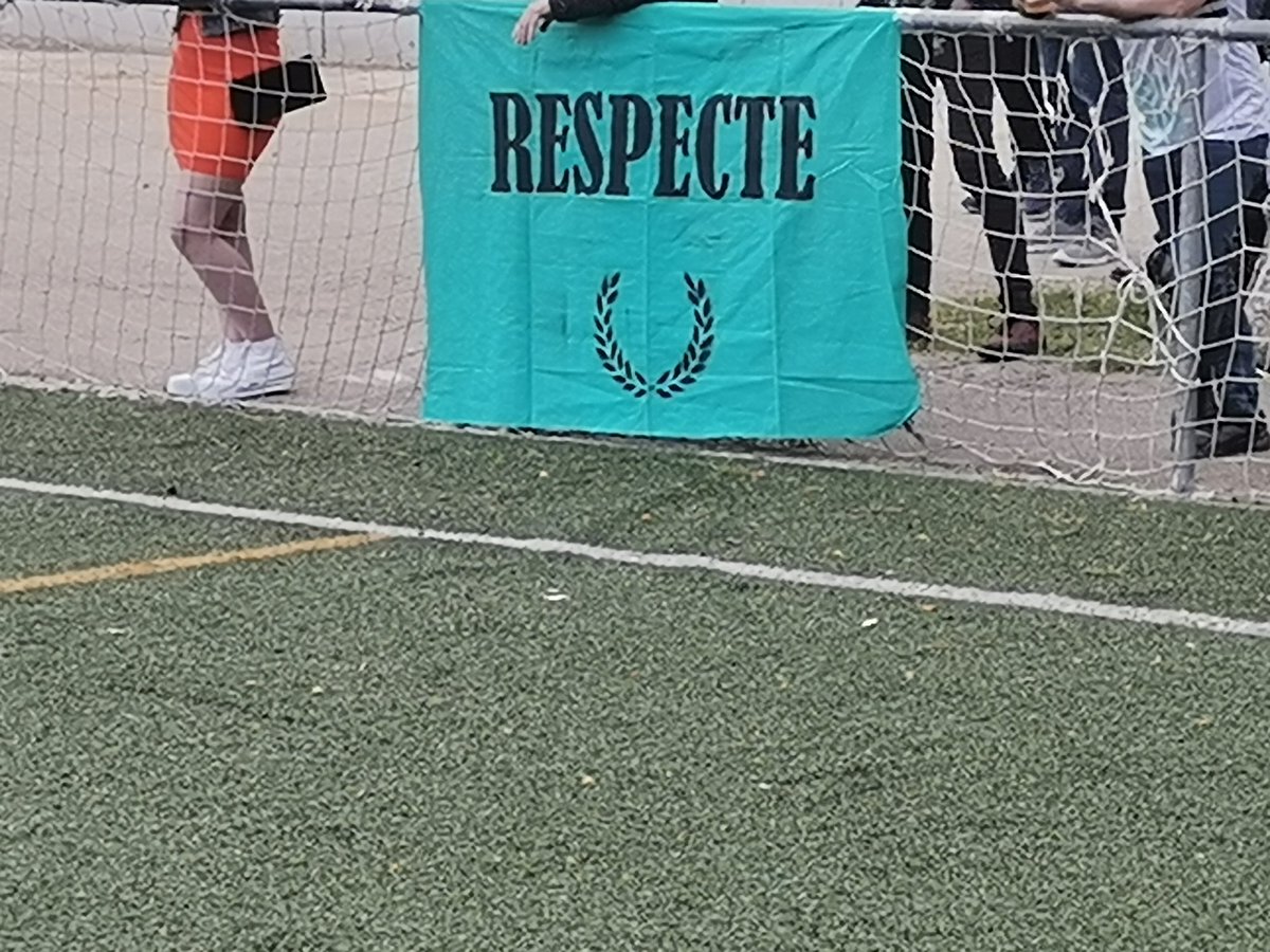 MoraguesG's tweet photo. Després de rebre insults i desitjos del nostre descens de categoria, q malauradament cada cop està més a prop, l'únic q demanem es RESPECTE pel nostre club, un club Centenari, injustament tractat, per alguns mitjans i personatges relacionats amb un circ q es de tot menys futbol. https://t.co/oULwnYjoYx
