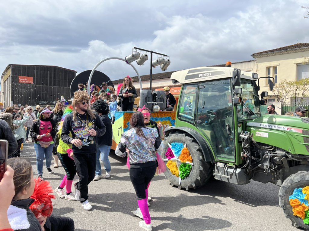 FalconFrederic's tweet photo. Jâai participĂ© au carnaval de #Cuxac dâAude. Bravo Ă tous les cuxanais petits et grands pour la prĂ©paration de cette parade colorĂ©e.
#Narbonne #Aude https://t.co/fbt9QShavY
