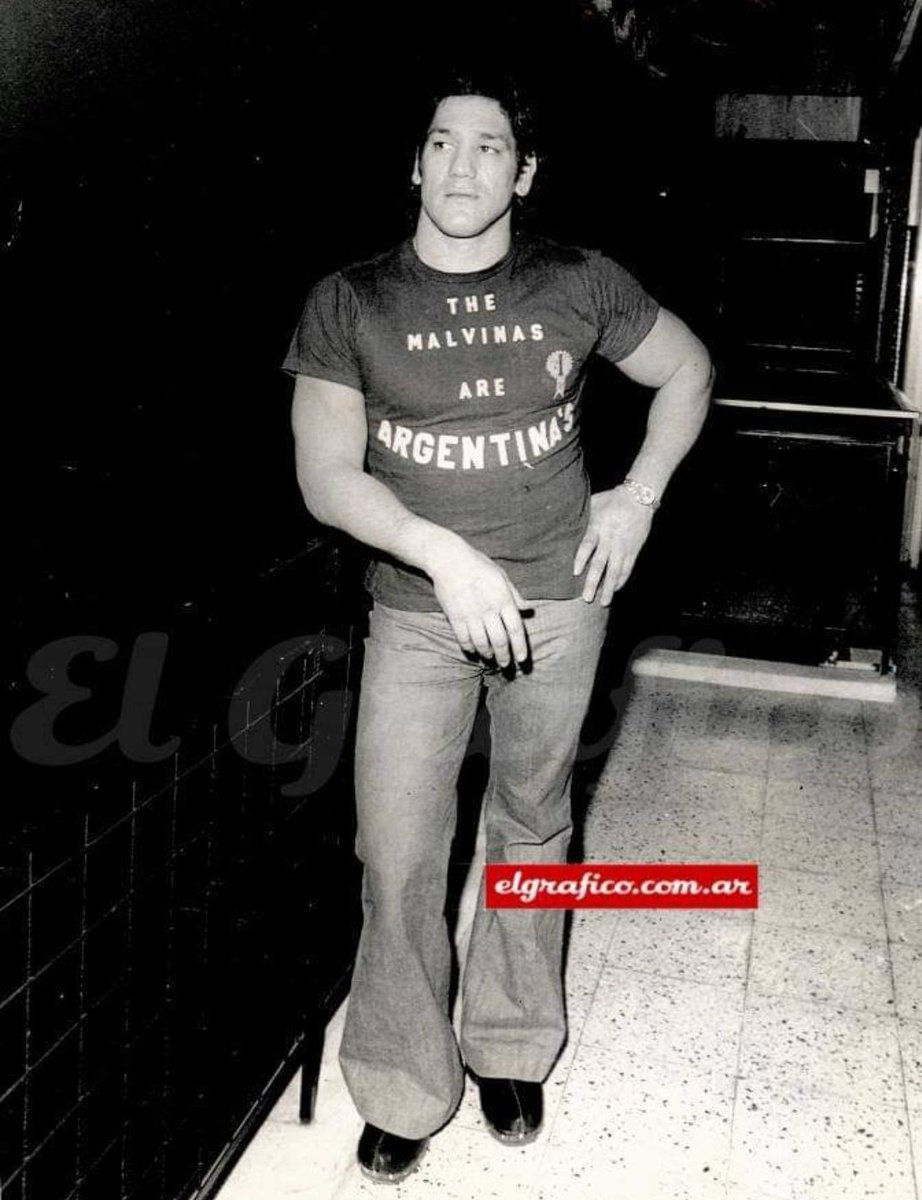 therealbuni's tweet photo. En 1974 ringo bonavena recorría el mundo con una remera que decía "las Malvinas son argentinas"
8 años antes del conflicto https://t.co/BMfXyTcord
