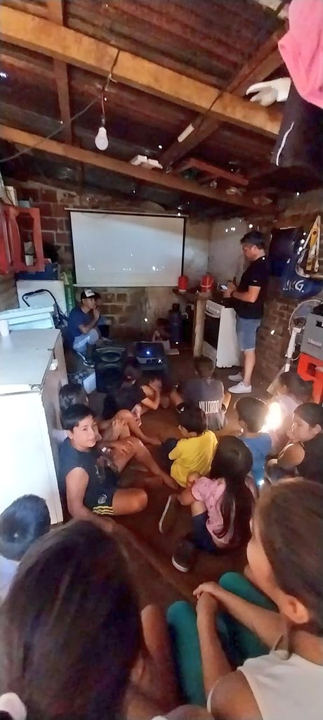 Este domingo en el B° Giovinazzo junto a la Agrupación AD❤MIS, tarde de entretenimiento para la gurisada. 
¡Gracias Rosa y Alejandro por abrirnos las puertas de su hogar! 
#EsConSole <a href="/SoledadBalan/">Sole Balán</a> 
<a href="/ADOMIS_Misiones/">ADOMIS_Misiones</a> <a href="/cjdechat/">Christian Dechat</a>
<a href="/udpm_misiones/">UDPM</a> <a href="/grillo141/">Ruben Dario</a> 
<a href="/chekielon/">Ezequiel Barroso</a> <a href="/floriivillalba/">Florencia Villalba</a>