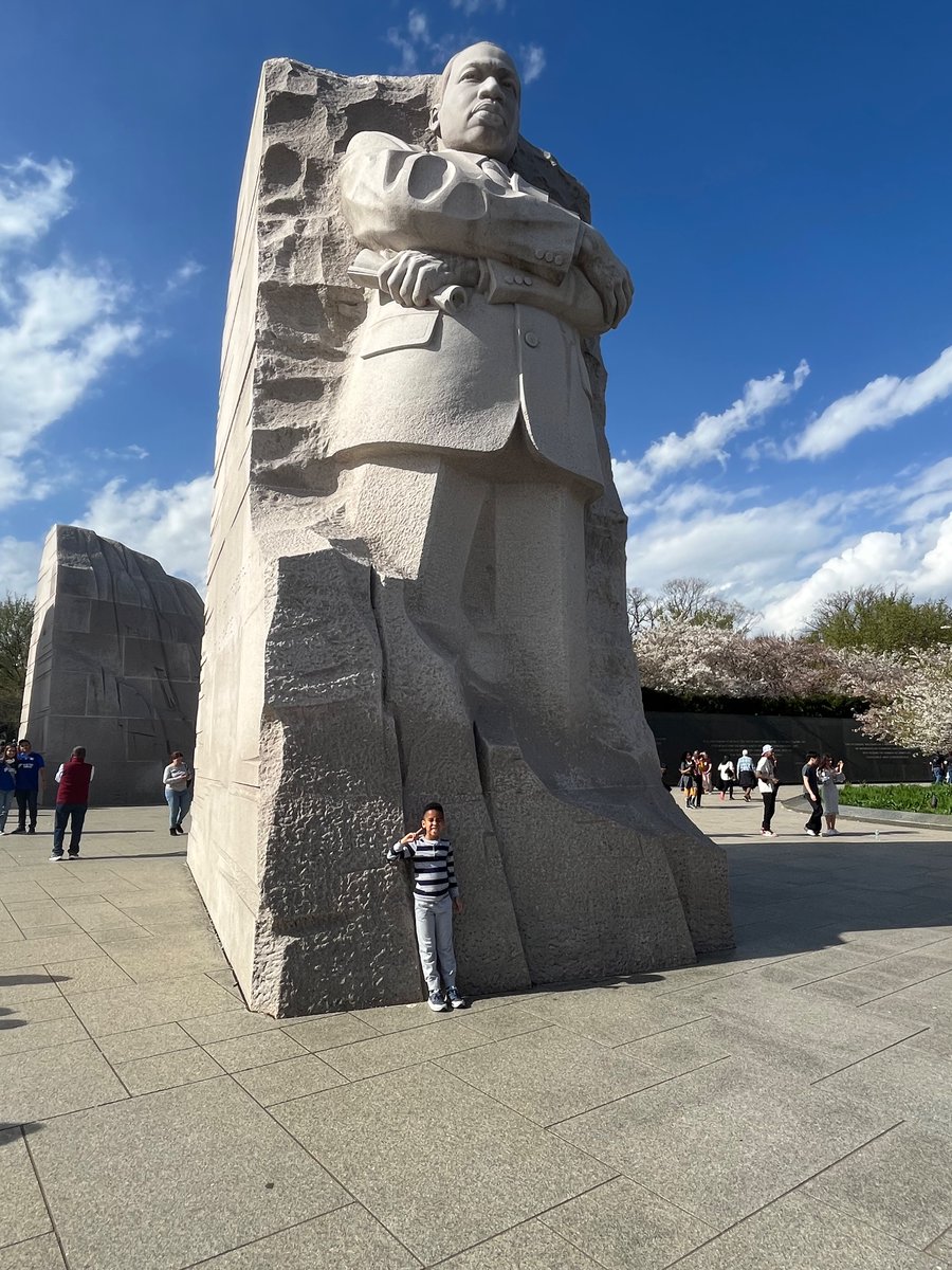VWhatUWant's tweet photo. Carson and Henry have been on the move these past few days! #WashingtonMonument #LincolnMemorial #MLKMemorial and #TheSmithsonianZoo @GreathouseLions #WeAreJCPS #SpringBreak2K23 https://t.co/LVDICt3FQ8