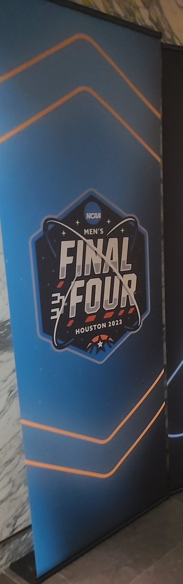 NH_Branch's tweet photo. @mlb and the @astros are back in Houston! Do it again for #Dusty 

@MarchMadnessMBB is outside &amp; the @Lakers &amp; @HoustonRockets play tonight! It’s great to live in a sports town. Everyone knows I’m biased but you can’t beat downtown #HTX right now! #houston #sports @HouEX https://t.co/31IbDT7Grt