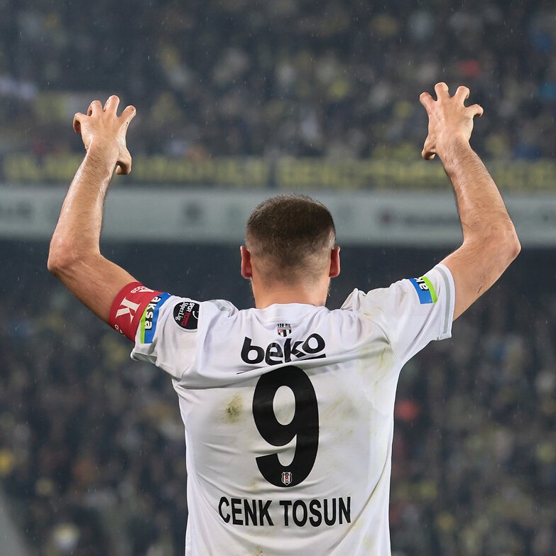 HaberKartali's tweet photo. Cenk Tosun: "10 kişi kalıp 4 attığımız maçlar tarihimizde var, bugün de o yaşandı."

#FBvBJK https://t.co/LwnuBkDplu