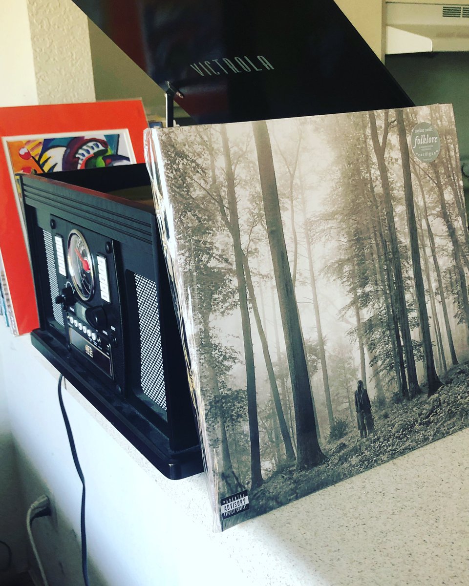 now spinning:
‘folklore’ - @taylorswift13 (2020)
#vinyl #quarantunes