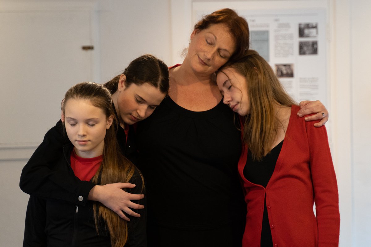 WharfTheatreDev's tweet image. Next stop at The Wharf, The Railway Children 🚂

Join Bobbie, Phyllis and Peter on their adventures in this classic children’s story. Tickets are selling fast so make sure you get yours quick.

Running from May 8th to 13th. Tickets from Wharftheatre.co.uk/show and Devizes Hub.