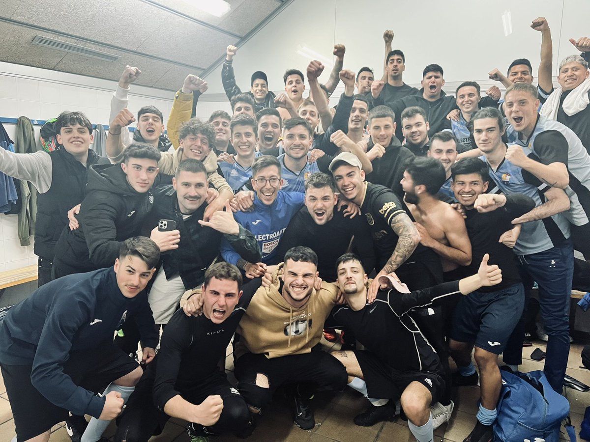 CFAEspluguenc's tweet photo. Sporting Gavà 1-2 Filial! 

Pas de gegant per ser campions de lliga a #4cat9 després de superar al segon classificat en un enorme partit. 

De bojos, #SomEspluguenc! 💙

#Futbolcat | #Esplugues https://t.co/uL0GvlCwsM