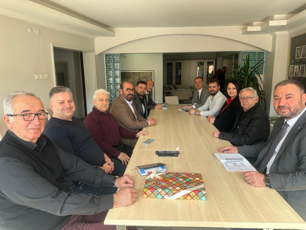 Balıkesir İl Başkanı Hasan Fehmi YÖRÜK ve İl Yönetimi tarafından İnşaat Mühendisleri Odası Başkanı Sayın Zeki BÜYÜKERDOĞMUŞ ve Yönetim Kurulu Üyeleri, H.Korhan YAKUT, Alper Serhan ARGÖNÜL, İbrahim GÜLER, Murat POLAT, Mert Muhammet GÜRBEĞ ziyaret edildi.