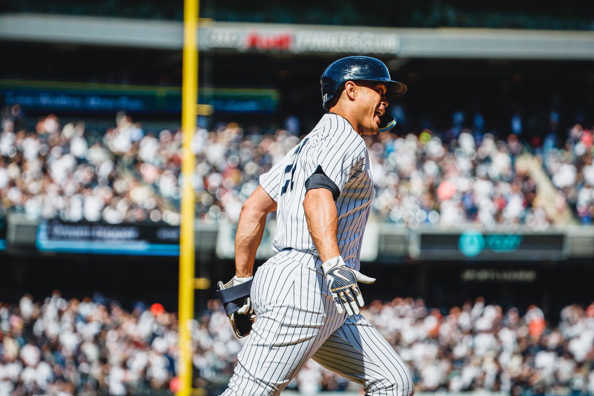 Yankees's tweet photo. Sunday Sluggers 💪 https://t.co/mzPyN9690D