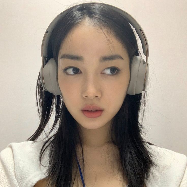 studygyu's tweet image. ⌕ search #studytwt #studytwtbr 

    › 2° E.M, ele/dele, 2007
    › meta: enem, notas melhores e maior foco nos estudos
    › aprendendo francês
    › artes visuais ou cinema
 
♡: desenhos, música, gatinhos, kpop, b99, taylor swift
      
♡ /↺= moots!