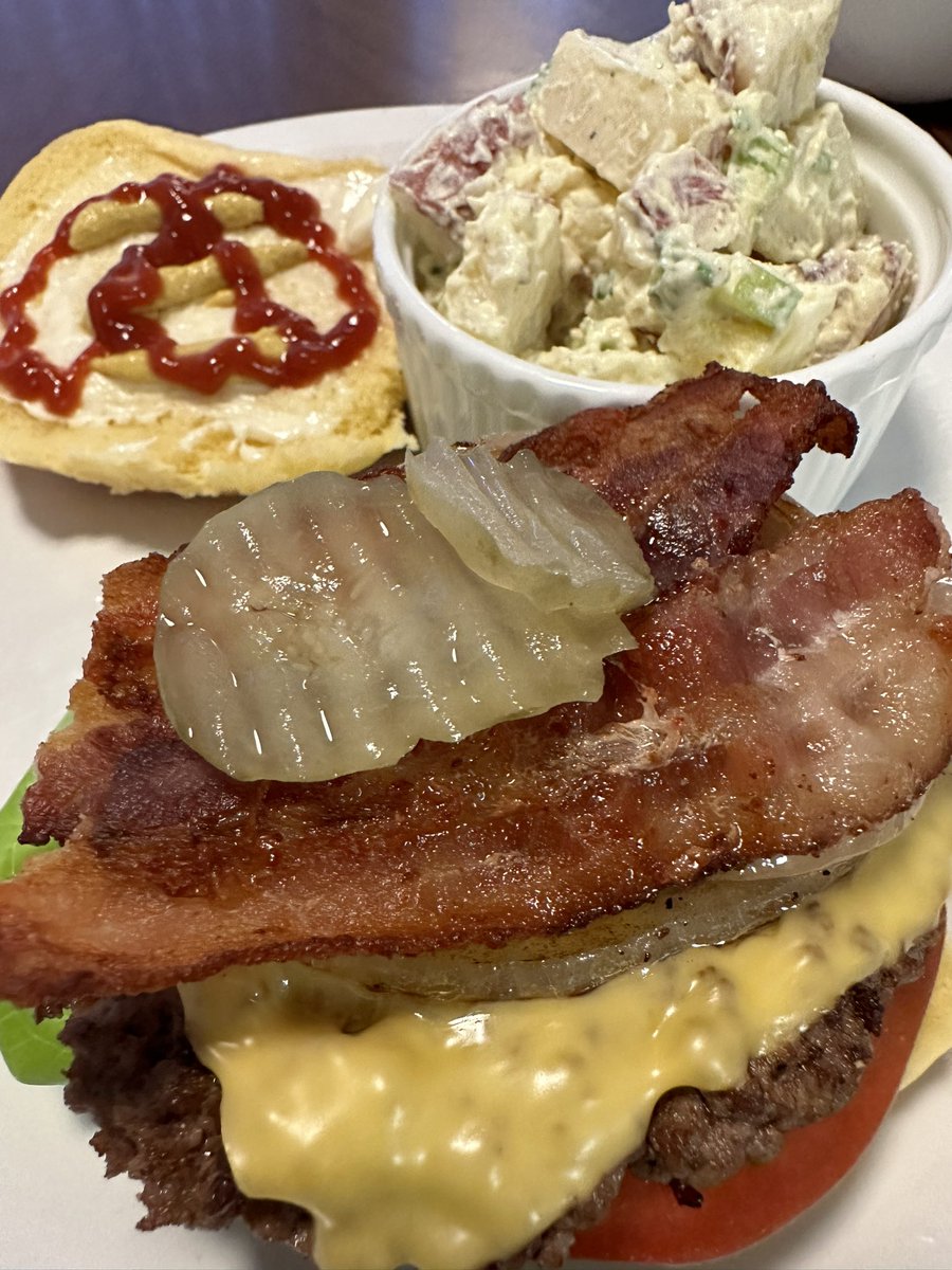 tonyrwell's tweet photo. 🥓 Bacon 🍔 cheeseburger with 🥔 potato salad. https://t.co/sHeLXOX6XO