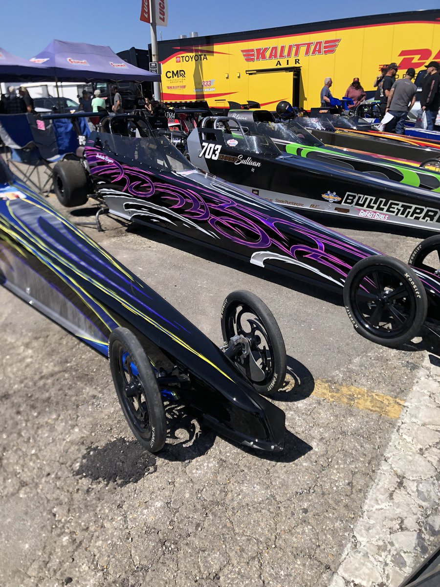 Just_Ask_Paul's tweet photo. #NHRA Winternatonals qualifying.  Every ticket’s a pit pass,just feet away watching engine rebuilds,, tuning &amp; testing.  Drivers taking pic &amp; autographs. #Winternationals #innoutburger #fairplex #nhraqualifying #haulers #carshow #foodtrucks #fanzone #thankyouvettix #VetTix https://t.co/1DSp4uNQEC