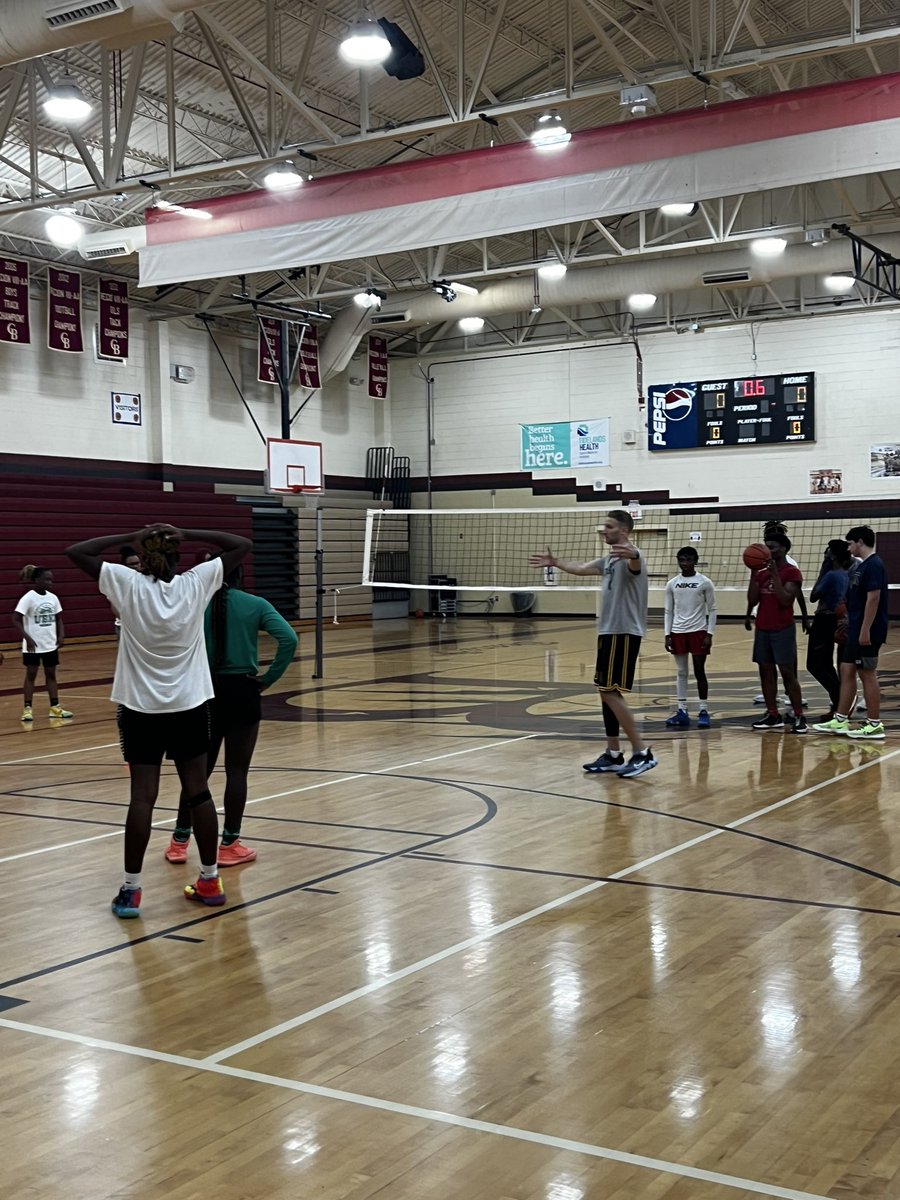 Jeff_Mezzatesta's tweet photo. Thanks @cramerbball Steve Cramer for an amazing Cramer Basketball Skills and Drills Session with the Bears today!
#TodayWeWork https://t.co/XlVH4jyuvb