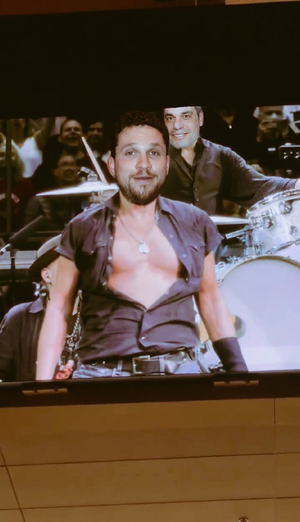 DeeboF22's tweet photo. @hereslauren @springsteen #TheEmployee @Babchik https://t.co/IQSHCPblBa