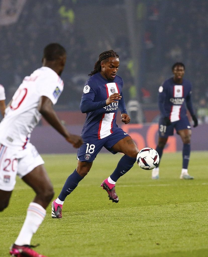 JournalPrinces's tweet photo. 🚨 Fin du match au Parc des Princes !

Défaite 1-0 face à l’Olympique Lyonnais dans un match encore très décevant des parisiens.

Le onzième championnat est très loin d’être acquis… 😐 https://t.co/iLzu00KGua