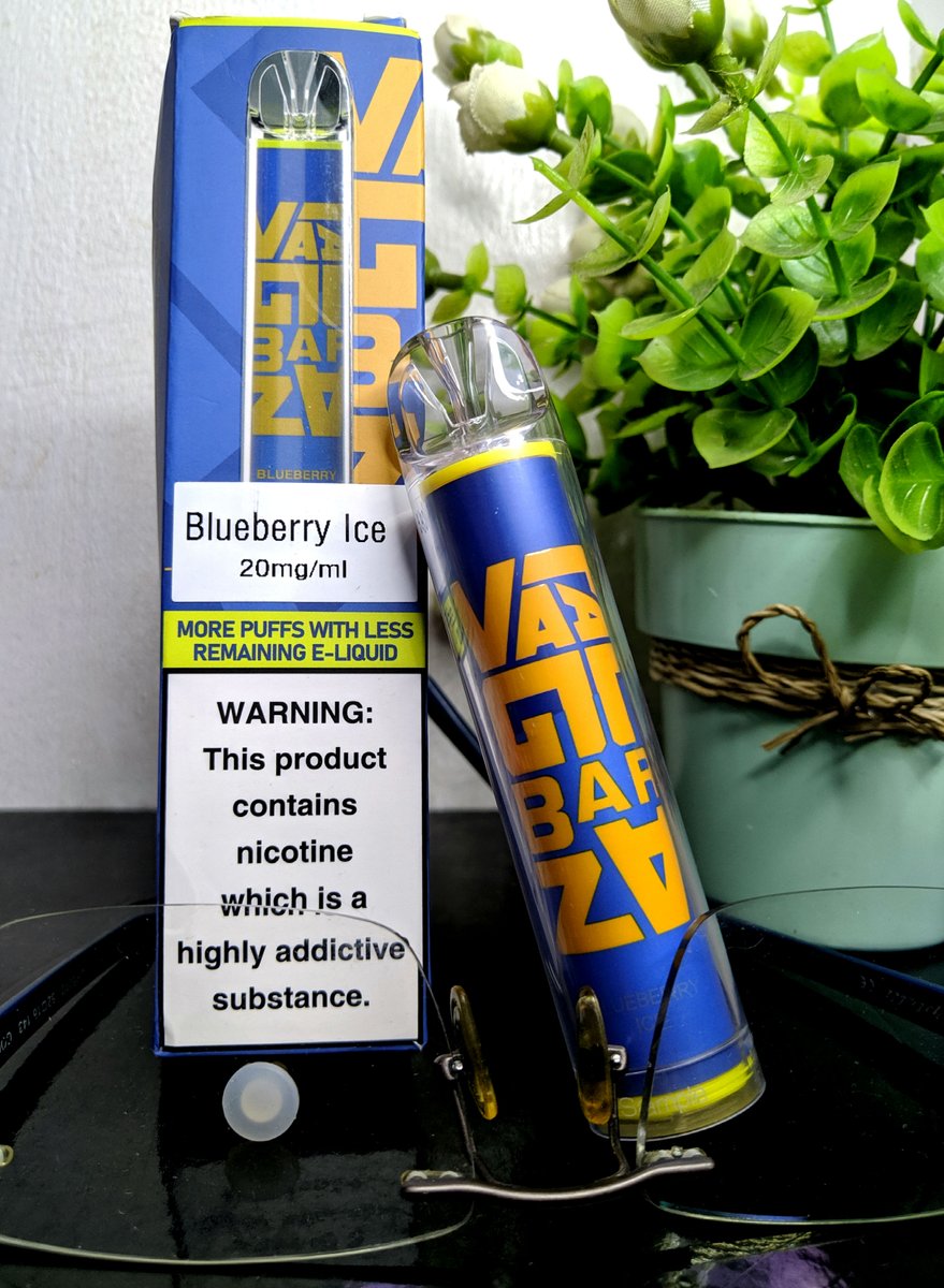1270_896's tweet photo. Here it is my cute small Vaal Glaz Bar Blueberry Ice disposable pod by @VaalVapor that doesn't need recharging but can be puffed up to 800 times.
Thanks to @EleafGlobal for all this gift.
#vaal #vaalglazbar #glazbar
#eleafglobal #joyetech #ovvio
#disposablepod https://t.co/6GtN72ia1k