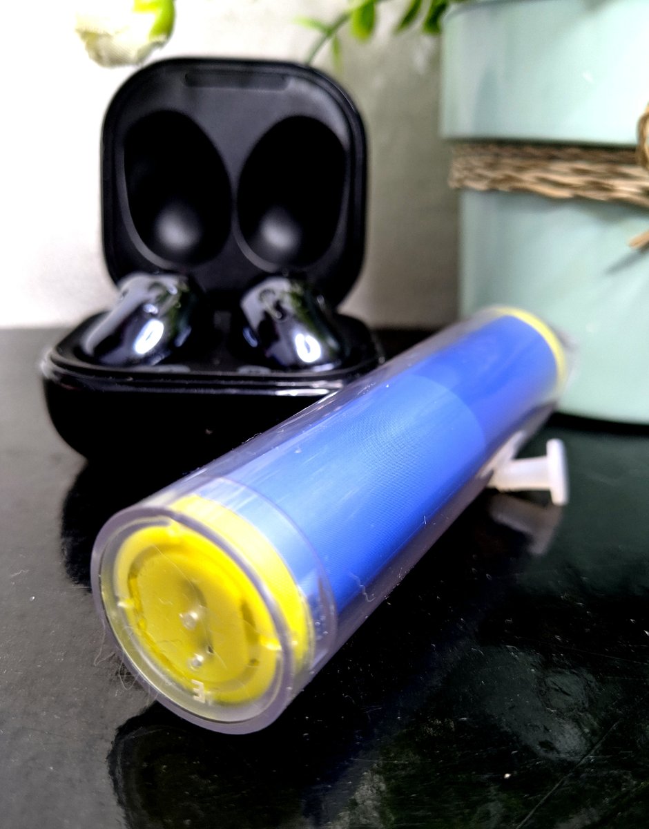 1270_896's tweet photo. Here it is my cute small Vaal Glaz Bar Blueberry Ice disposable pod by @VaalVapor that doesn't need recharging but can be puffed up to 800 times.
Thanks to @EleafGlobal for all this gift.
#vaal #vaalglazbar #glazbar
#eleafglobal #joyetech #ovvio
#disposablepod https://t.co/6GtN72ia1k