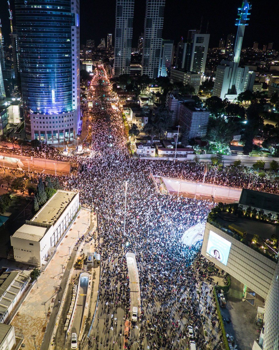 ablueview's tweet image. Hundreds of thousands Israeli's are *still* protesting to protect their democracy, while Netanyahu's "reforms" are temporarily on hold: bit.ly/3KpfF9C

Do you think Americans care as strongly about US democracy?

#IsraeliProtests #DemocracyMatters #Israel #ABlueView