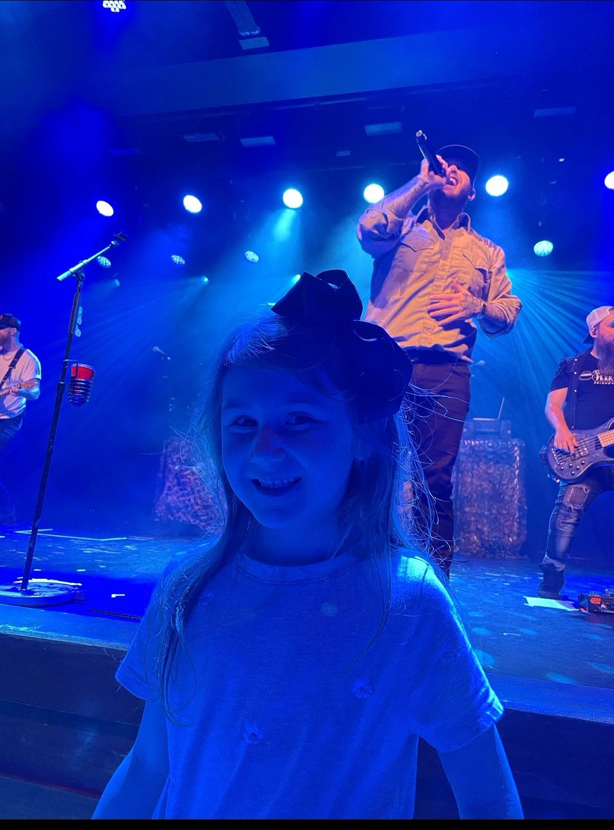 11ctina's tweet photo. Thank you @JonTLangston  for making my girls first concert great!! She couldn’t hang all night, but she made sure to say “it was the best night ever.” https://t.co/BcMAqp2R8M