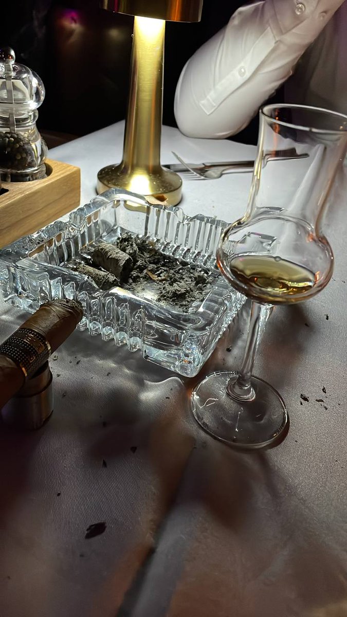 GregoryNichele's tweet image. Simply enjoying a Sunday evening with a few friends. How is the day treating you so far? 🚶🥃
#iffollowif