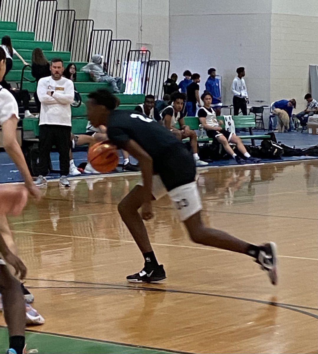 Hampton Hoyas 6’9 Joshua Dalton looks to make a move off the dribble.  He just nailed back to back three pointers from the top of the key!  He really raised his stock this weekend at #BigShots #VATipoff ⁦<a href="/BigShotsToday/">Hit The BIG SH🏀TS</a>⁩ ⁦<a href="/BigShotsGlobal/">BIG SH🏀TS</a>⁩