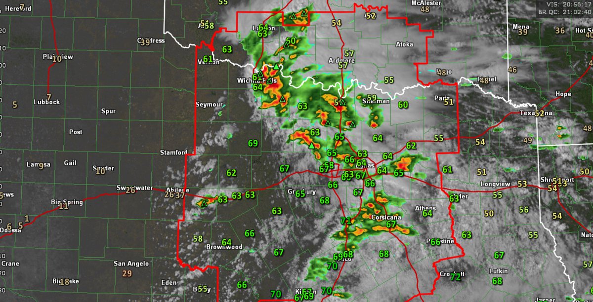 BrianJamesWx's tweet photo. Current temps and dew points across North and Central Texas. Mid 70s to low 80s in the sunshine behind the first batch. Note dew points are still well in the 60s ... until you get to Abilene where they've dropped into the 20s and 30s. Dryline has definitely sharpened up. #dfwwx https://t.co/9eBprtOvPv
