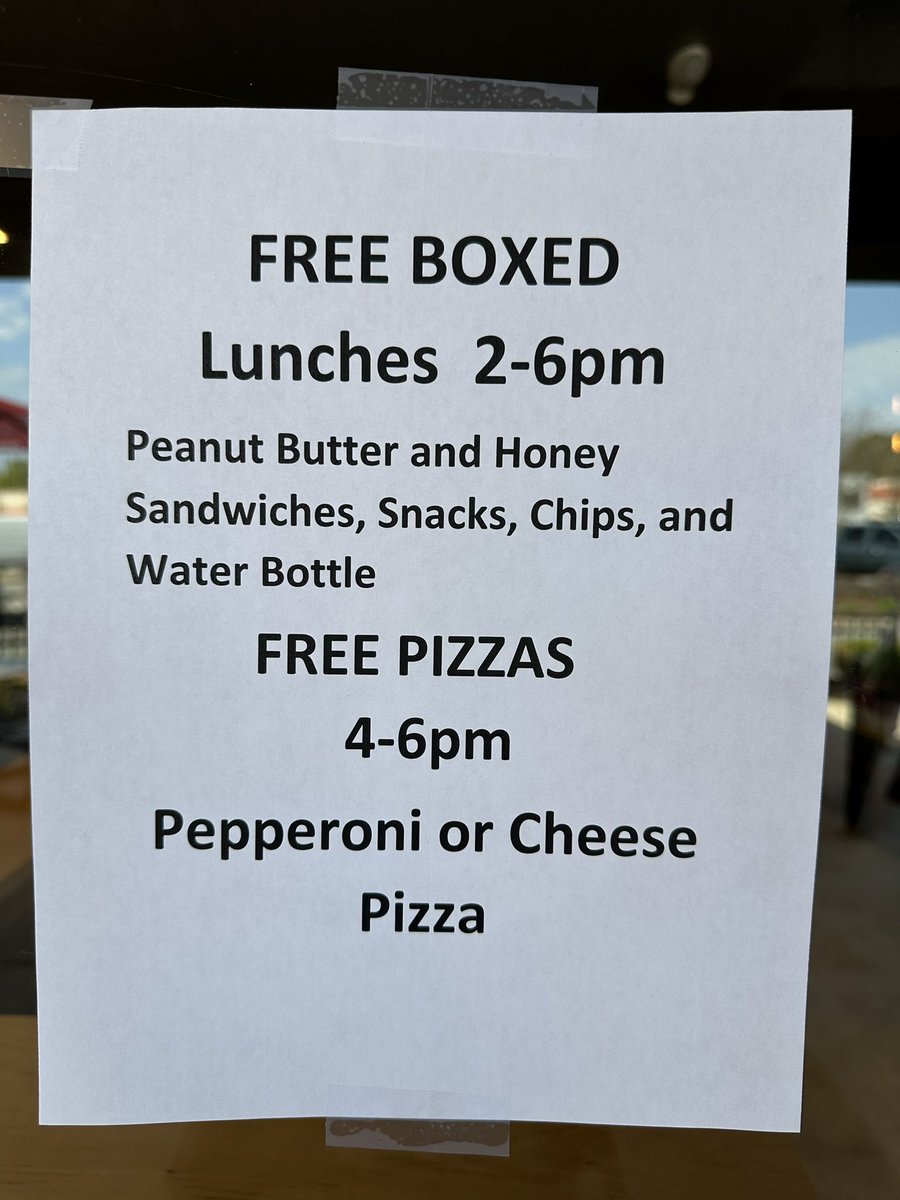 AECCMarine's tweet photo. NEED FOOD? 
Owner of Sauced Bar &amp; Oven, Kevin Case, is giving away boxed lunches &amp; pizza to tornado victims and volunteers/first responders from now until 6 pm! (Close to Walnut Valley neighborhood) 11121 N Rodney Parham Rd. in Little Rock. #arnews #arwx @KATVNews @kendallcase10 https://t.co/bvAJc0npjU