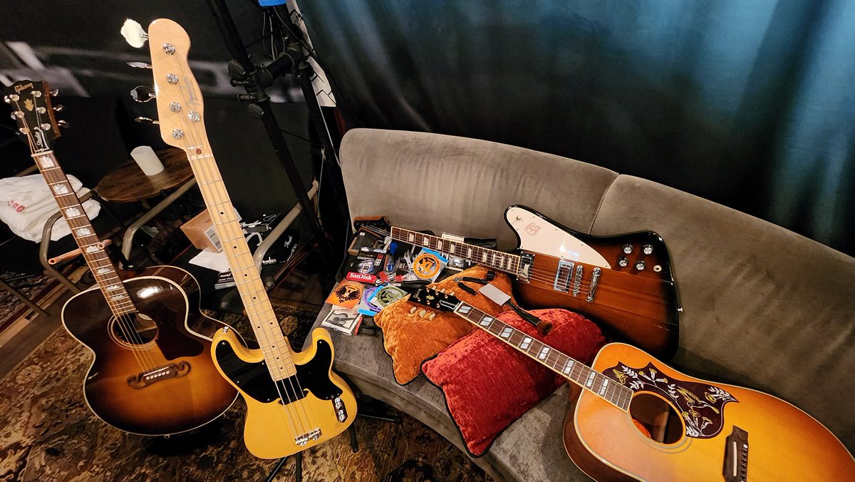 BillardAnd's tweet photo. Spa day for some of the crew.

@ChordFifth @gibsonguitar @Fender #guitargear #guitars #musicislife #music #bass https://t.co/GrLOmv2UuF