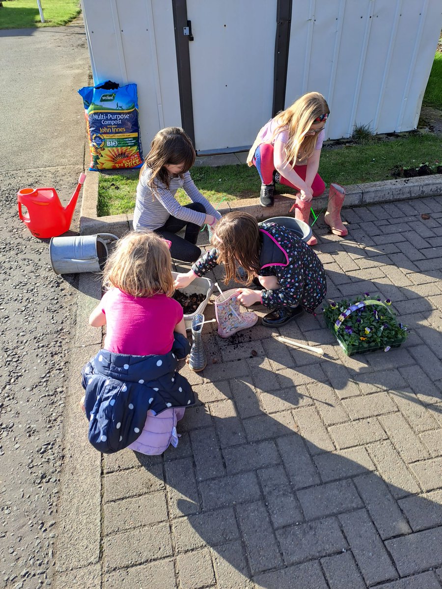 ElinorFox1979's tweet photo. Busy afternoon brightening up our playground with some welly planting @woodburnps @WoodburnPP https://t.co/YjDIRl7N3F