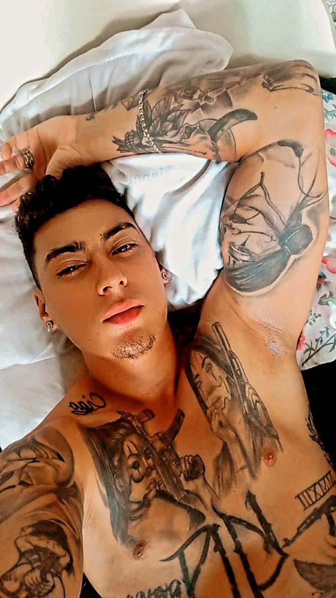 singlejt7's tweet photo. Sinto falta dos meus amigos na Colômbia 💔 https://t.co/nECww3mSqN