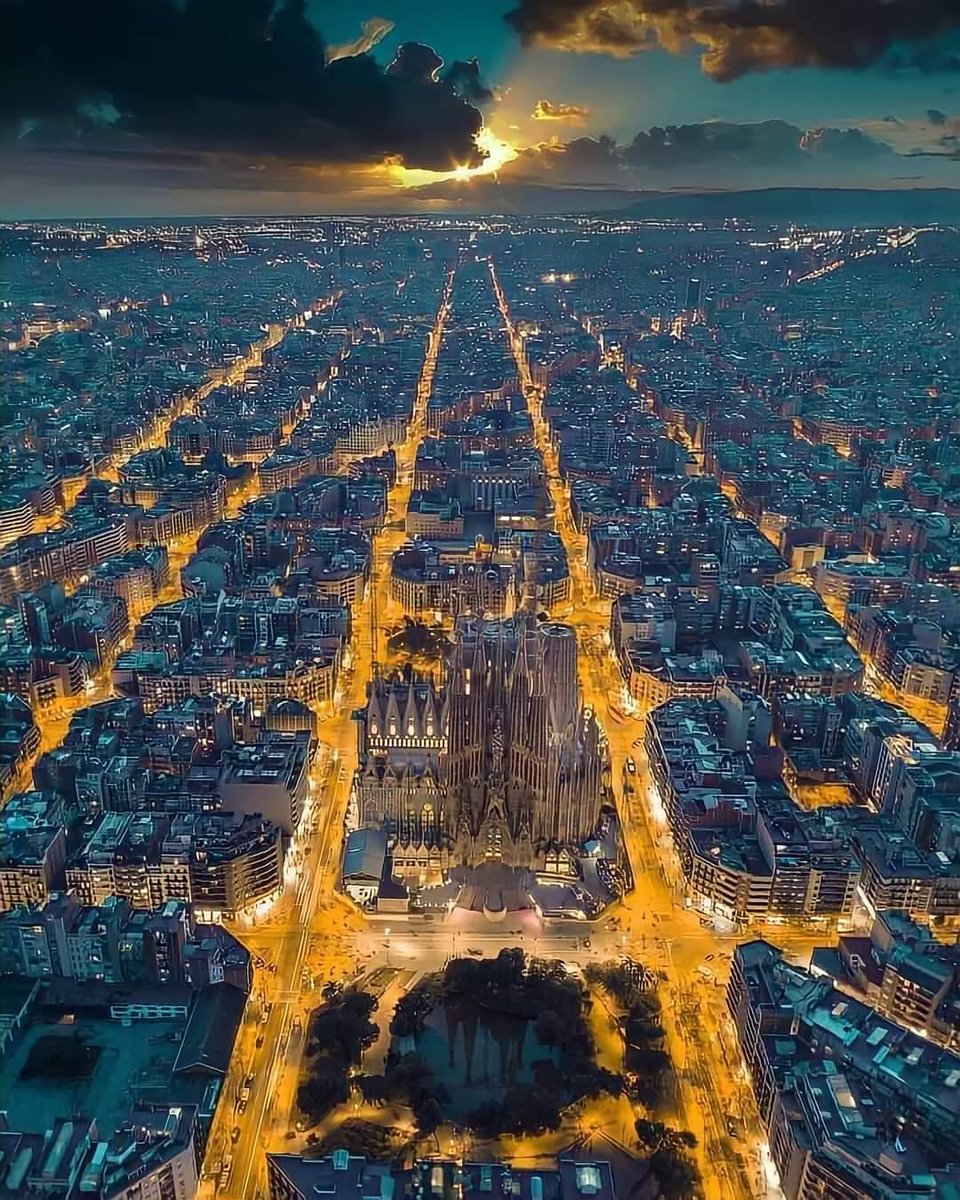 التخطيط المعماري في مدينة برشلونة تجاوز كل حدود الإبداع 🌇🧡