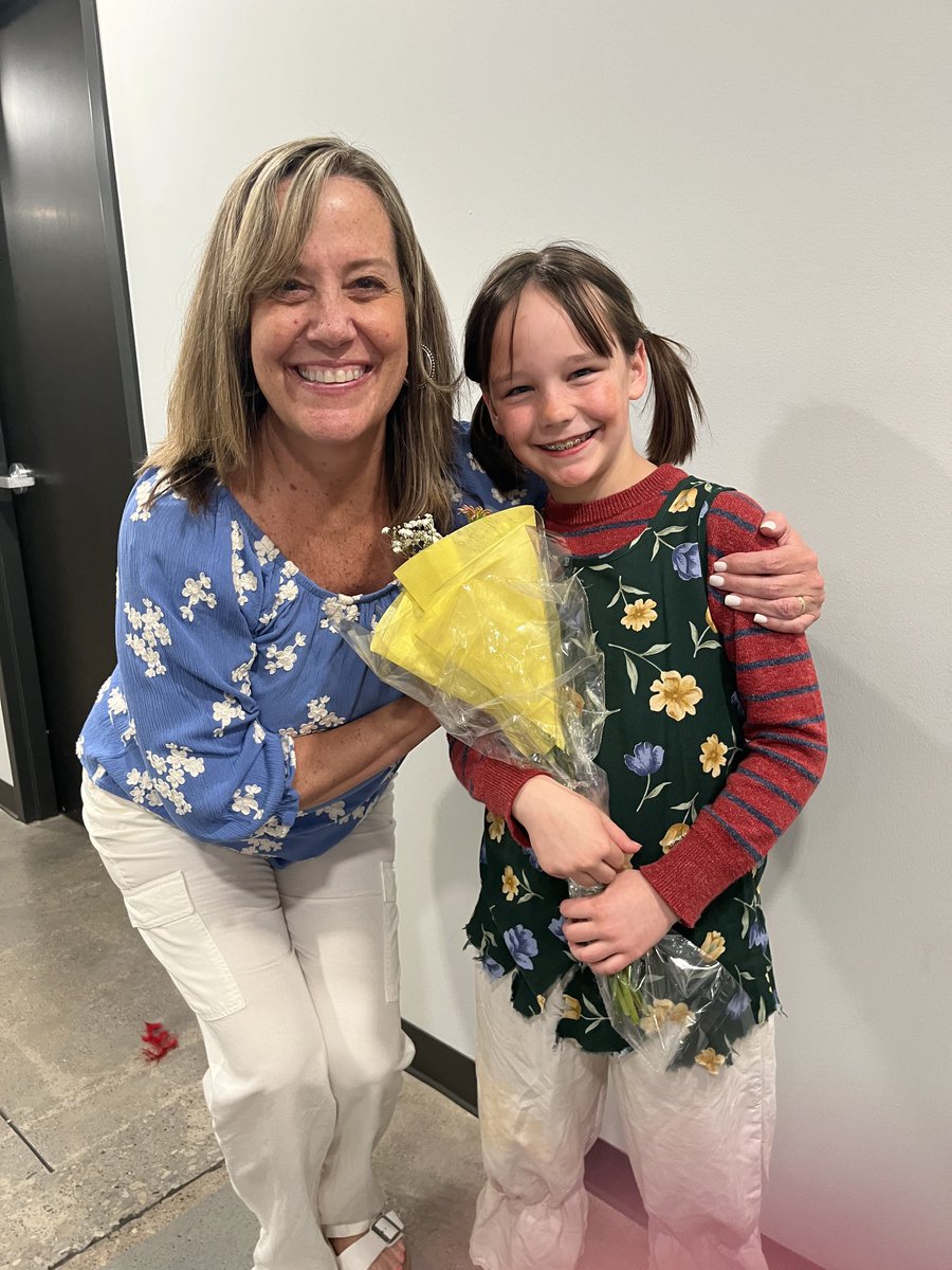 One of my fav things to do - is to cheer on my students as they excel outside the classroom. Watched this nugget “break a leg” @ OhlookPerformingArtsCenter in Annie Jr. #The☀️will comeoutto@orrow