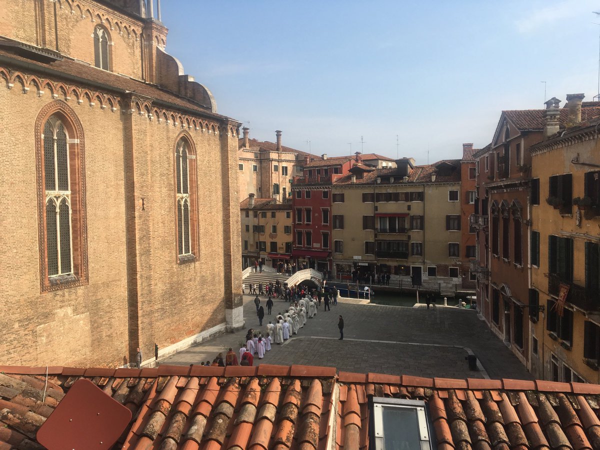 JillKerby's tweet photo. Palm Sunday, 2018… Venice  #TheFrari #MyRoomWithAView https://t.co/gwQYCBLJeT