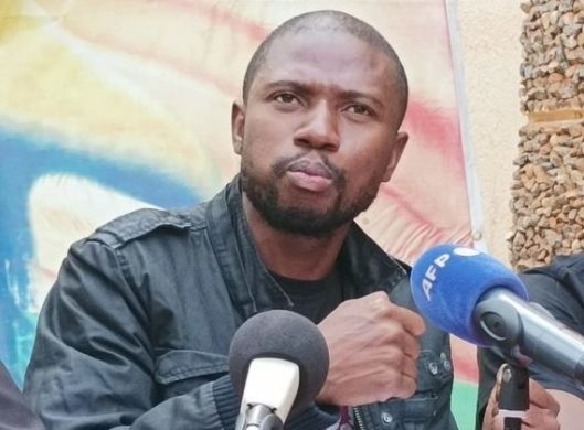 burkina24's tweet photo. 🔴#Burkina24 #Iwili #BurkinaFaso Liberté d’opinion : Mise en place du « Collectif des journalistes, activistes et leaders d’opinion victimes de menaces au Burkina Faso », Dr Arouna Louré, porte-parole 

Les objectifs dudit collectif ici ⤵️ 

https://t.co/JlUMj3t9l7 https://t.co/9gNuermADs