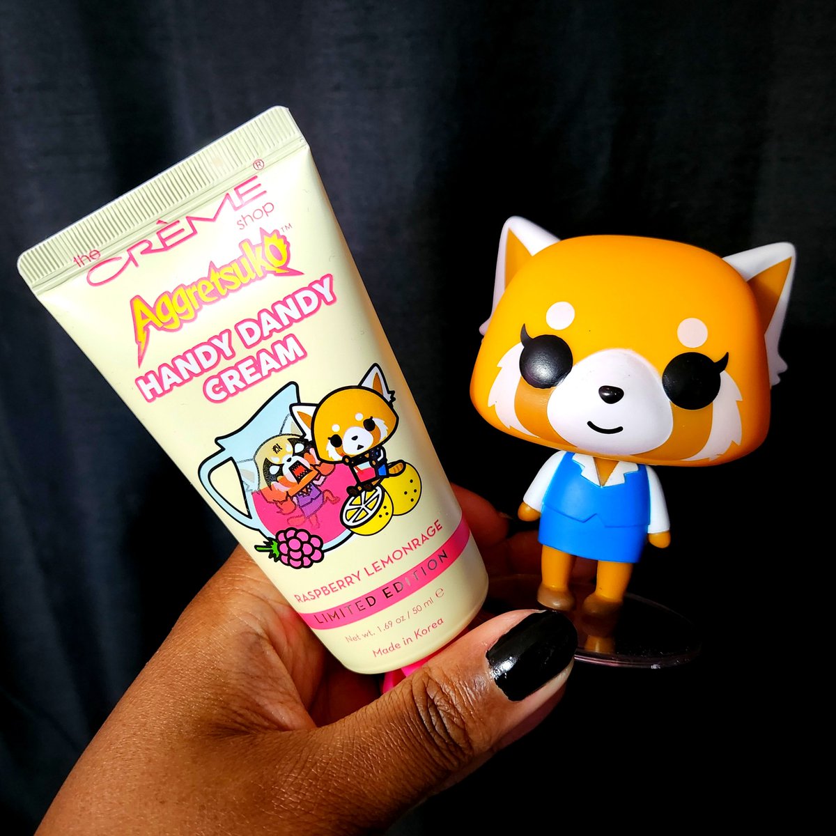 CatInABlanket's tweet photo. Raspberry lemonrage 🍋🧴🌺🤘🏾🖤 #aggretsuko #thecremeshop #sanrio #lotion #raspberrylemonade #selfcare #stayhydrated https://t.co/VjR1DkMXGL