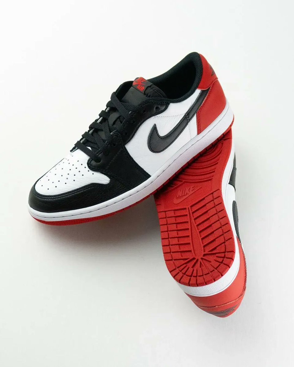 KicksFinder's tweet photo. CLOSER LOOK: Air Jordan 1 Retro Low OG "Black Toe" 🔴⚫️

📝 CZ0790-106 (MENS)
🗓️ July 28th
💰 $140 USD
📸 IG: sameoldsneakers https://t.co/soZPRXPzeE
