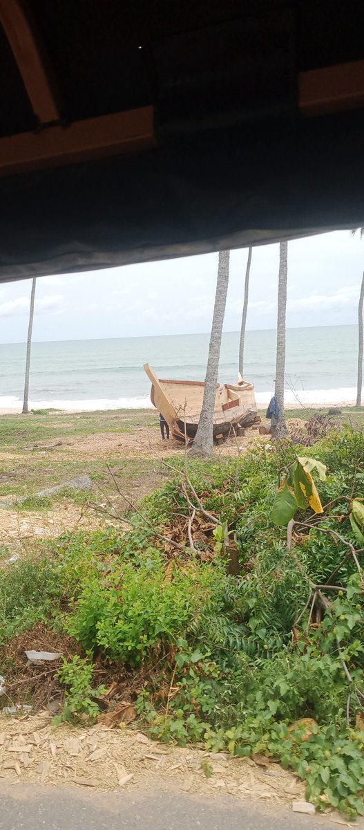 KarlyKheyly's tweet image. The sea on the Ola Cape coast grounds is one of the neatest beaches in Ghana. Aside from its refreshing breeze, hardly will you see rubbish piled up like on other websites and this is turning the place into a tourist site @kodwoboateng @TDzineku #mediacourse