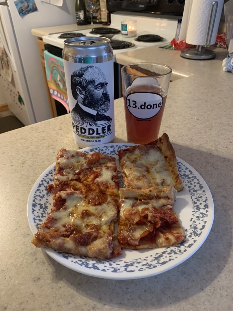 Perfect ending to a busy weekend! <a href="/dicarlospizza/">DiCarlo’s Pizza</a> #peddler #razwell #iykyk 🍻🍕🍻🍕🍻