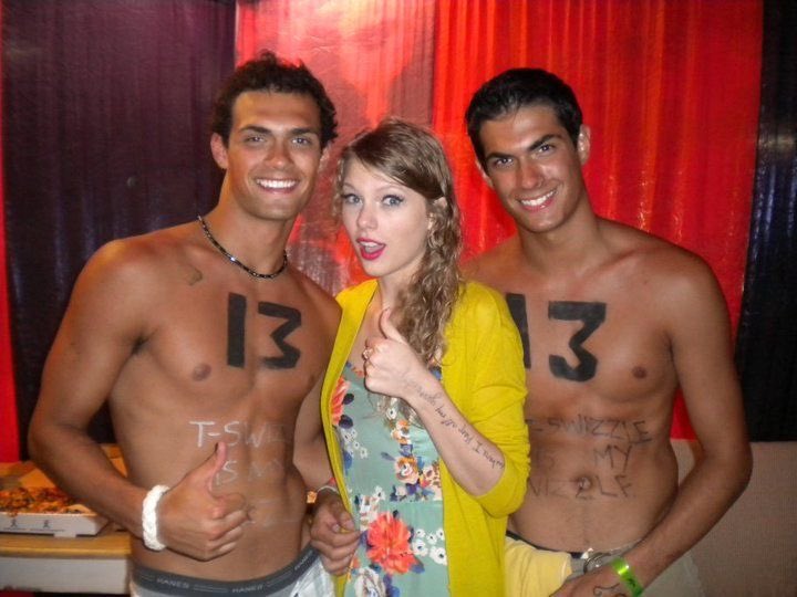 goodgiirlfaith's tweet photo. what the hell did i just find KEJSOSJSOKSKSKSKS https://t.co/TtZZ6m9L3Y