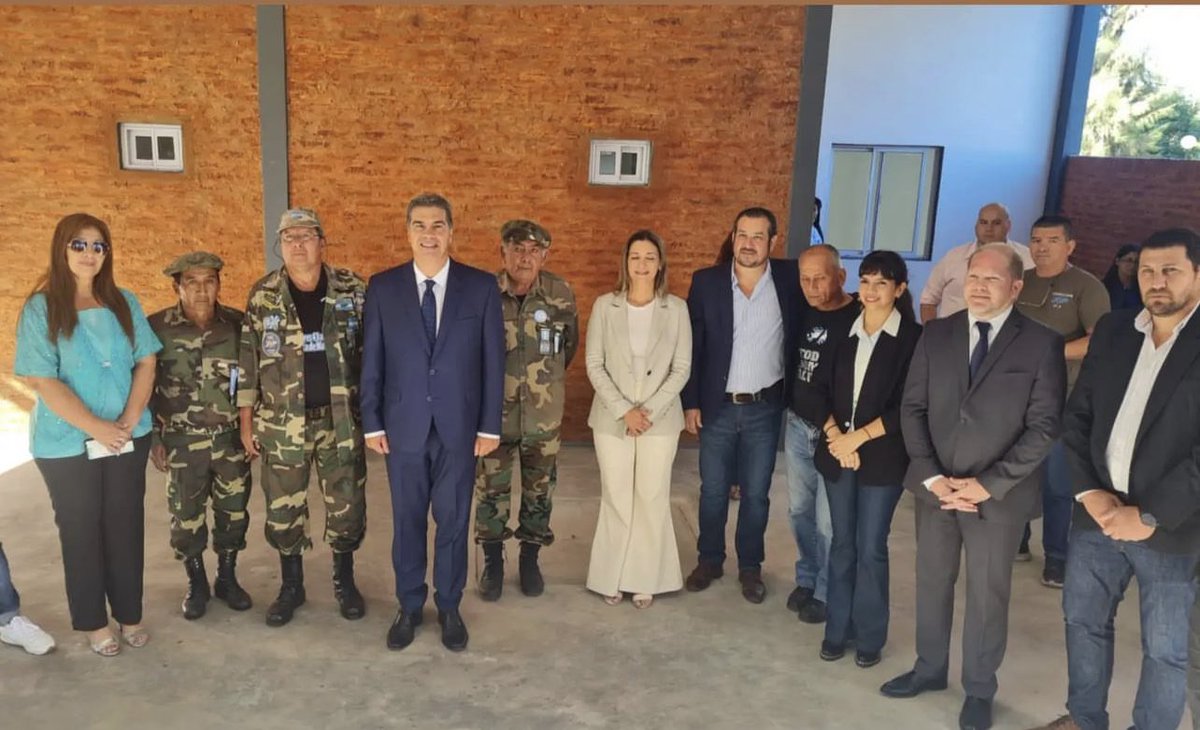clpanzardi's tweet photo. #LasGarcitas inauguramos junto al Gobernador @jmcapitanich el Centro de Ex combatientes.
Además de funcionar como albergue, este espacio cuenta con un museo que contribuye a la generación de conciencia popular, social y colectiva respecto de lo que significa #Malvinas https://t.co/o6OOc5N1ej
