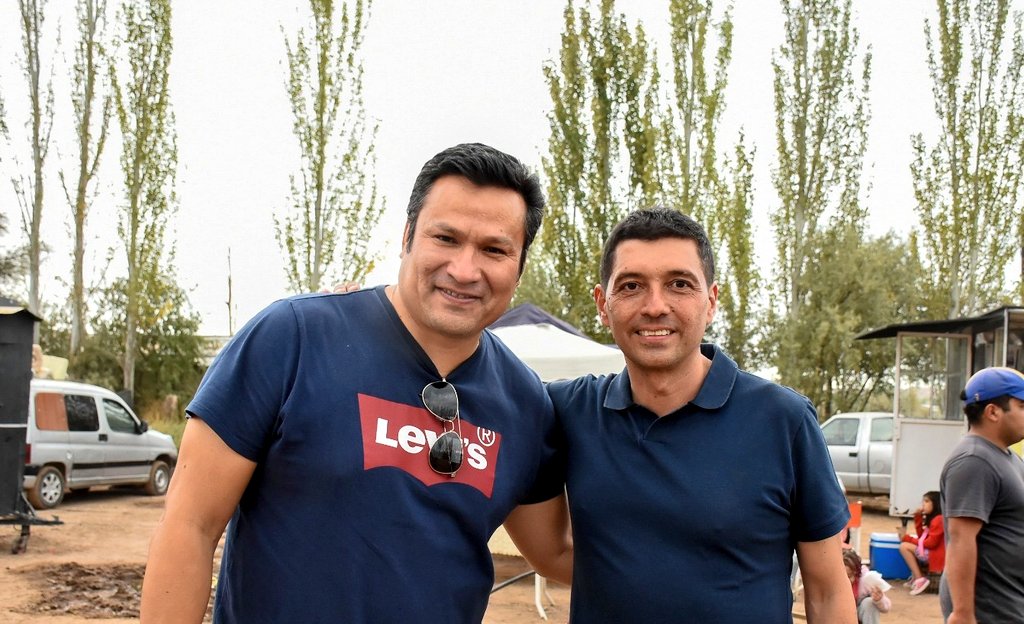 OLlancafilo's tweet photo. #Ahora #NeuquénCapital
¡Gran Encuentro Tradicionalista! Bien Neuquino!
Junto a #MarcosKoopmann Gobernador, compartimos una emotiva tarde con familias que mantienen viva nuestra cultura gauchesca y sus valores!  Felicitaciones Faty Busto y  organización! https://t.co/L7bV1RnIT7