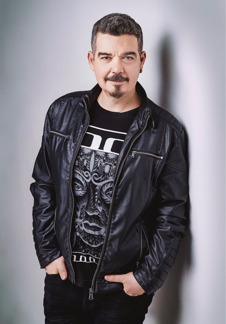 Dergimizin ilk genel yayın yönetmeni, isim babası, her daim destekçisi müzik insanı ve can dostumuz Tolga Akyıldız’ı kaybettik. Müzik camiamızın başı sağ olsun.🙏🏼 Rest in music #TolgaAkyıldız  🎶