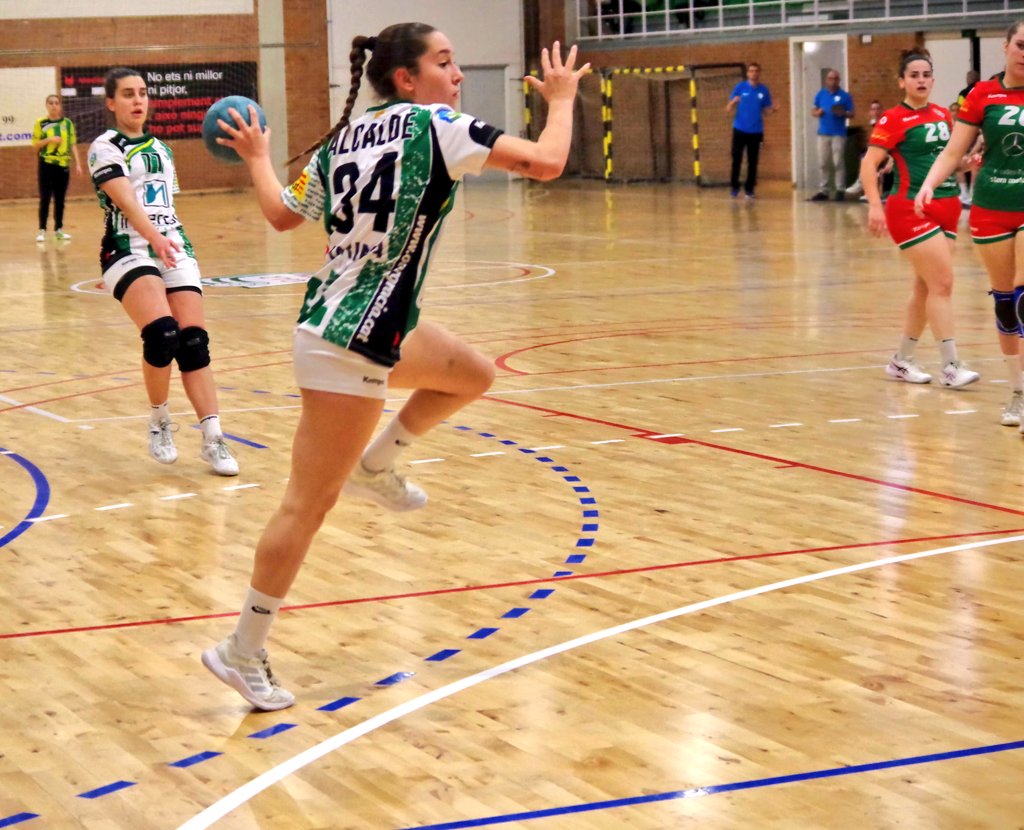 cargetas's tweet photo. 8 gols que ha aportat la xina ... LÍDERS #roadToLliga #LeftHanderPower #forçaAlcalde #1aCatHFem @aalcaaldee34 @CatHandbol @oargracia https://t.co/dYK5MAiNX2