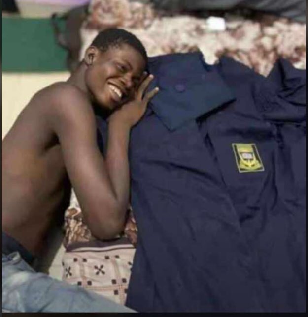 Oluwatobi_abefe's tweet photo. Nobody
Absolutely nobody: 
Unilorin freshers this night 😂😂:
#unilorin_freshers 
#unilorin_matric https://t.co/3ZU8WTjWgL