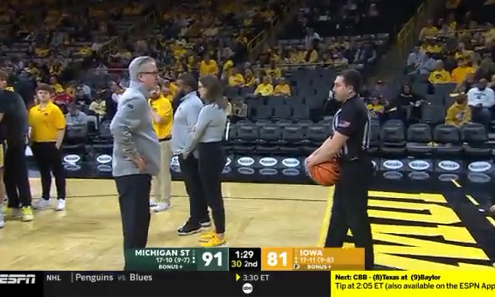 fergyfiesta's tweet photo. How every person watching NCAA championship feels. These refs have just set women’s sports back 20yrs. #NCAAWBB https://t.co/ukHxKZM4nH
