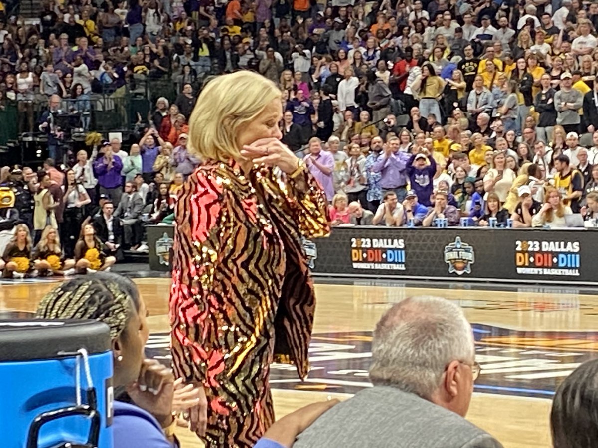 . <a href="/LSUwbkb/">LSU Women's Basketball</a> <a href="/mulkey/">kazuhisa</a> is tearing up. #LSU