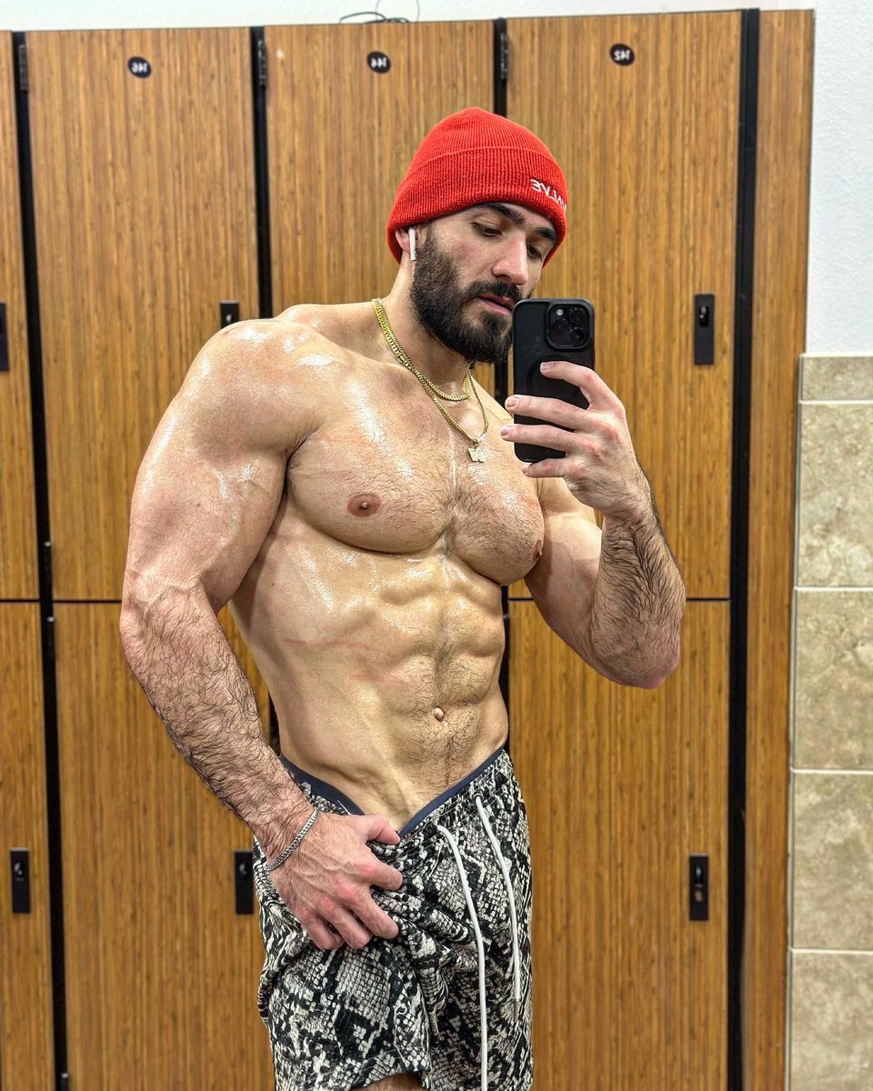 FsvZVNxaEAEwAPc?format=jpg&name=medium