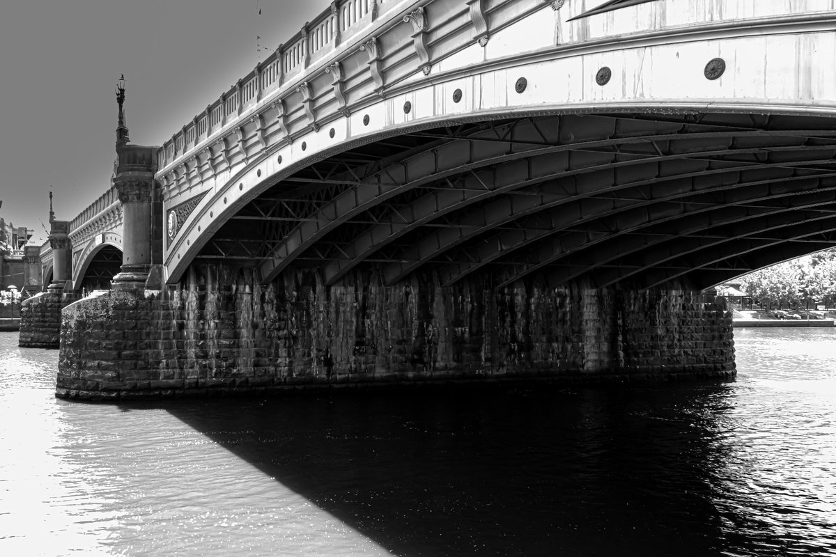 KurtisDePaoli's tweet photo. Princess Bridge, Melbourne. Opened on the 4th of October, 1888. #City #photography #Bridge #visitmelbourne #visitvictoria #visitvic #travelaustralia #monochrome #monochromemonday https://t.co/bOmYFI45bf