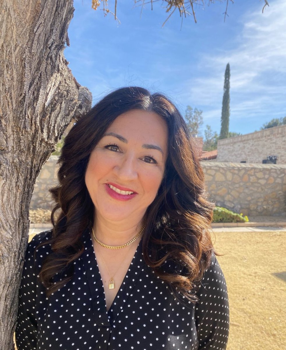 Butler_ES's tweet photo. Happy National Assistant Principals Week to our 2 AMAZING AP’s!  They truly exemplify being professional, hard-working, and they lead with their heart! ♥️ We love you both and thank you for everything you do!  Let’s celebrate 🎉🎈 @AEscobar_BES @APFigueroa_BES https://t.co/4e3J4w50BQ