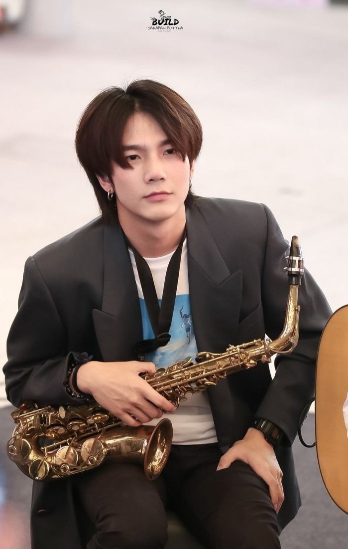 cantcooking's tweet photo. It just crossed my mind that u'll probably see biu playing on his saxophone on his bd😭😭😭😭
#BuildWantsYouHere #BUILDACOLORFULDAY #BuildJakapan #Buildurluve #builduremotion #alwayswithbuild https://t.co/MexVl126Z9